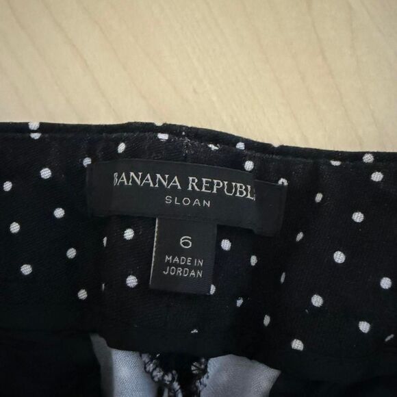 Early 2010s Banana Republic Sloan black capri pants - Picture 6 of 6